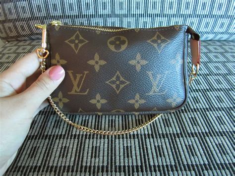 what fits in lv mini pochette|LOUIS VUITTON MINI POCHETTE WHAT FITS + REVIEW!.